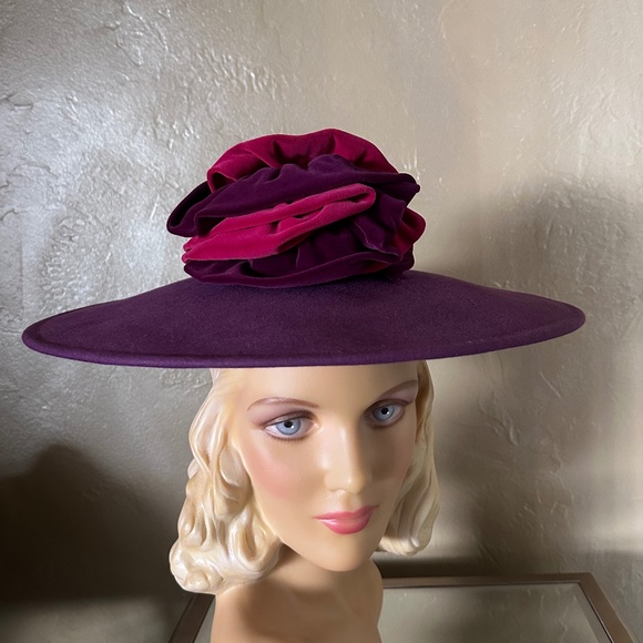 DESIGNER 1940s\' PURPLE FELT WIDE BRIM HAT -  PURPLE/FUCHSIA DRAPED VELVETY TRIM main image 7